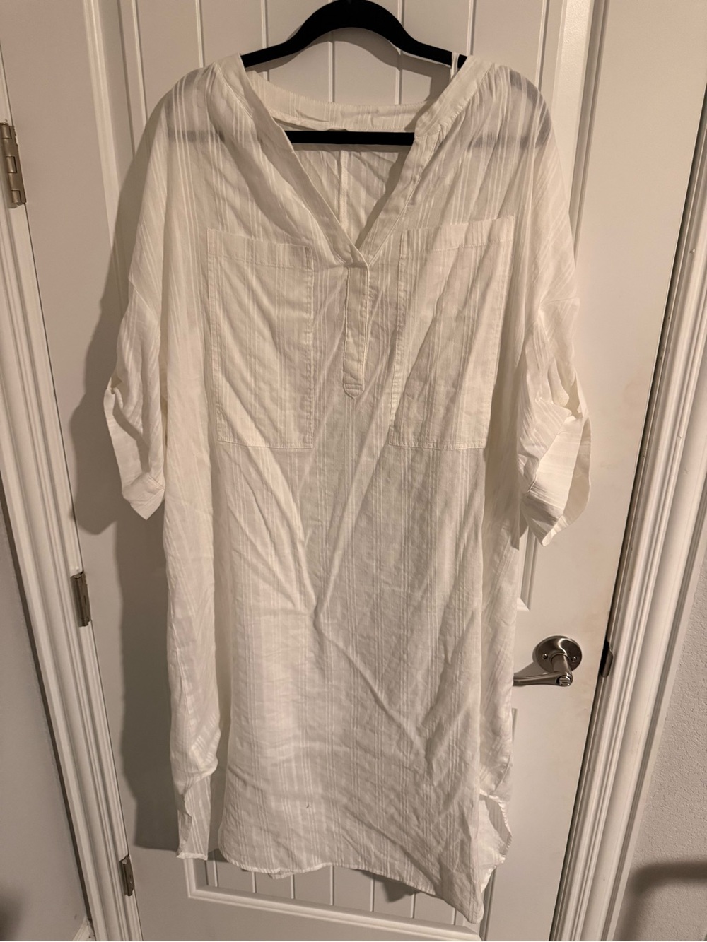 BloomChic White Textured Button-Front Tunic Blouse — 2X